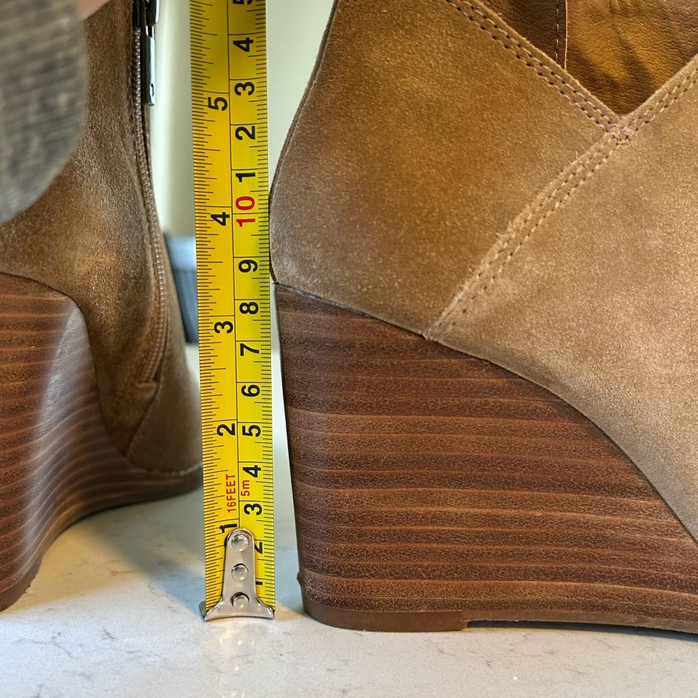EUC Lucky Brand Yakeena Suede Wedge Ankle Booties 8.5/39 - Picture 9 of 14
